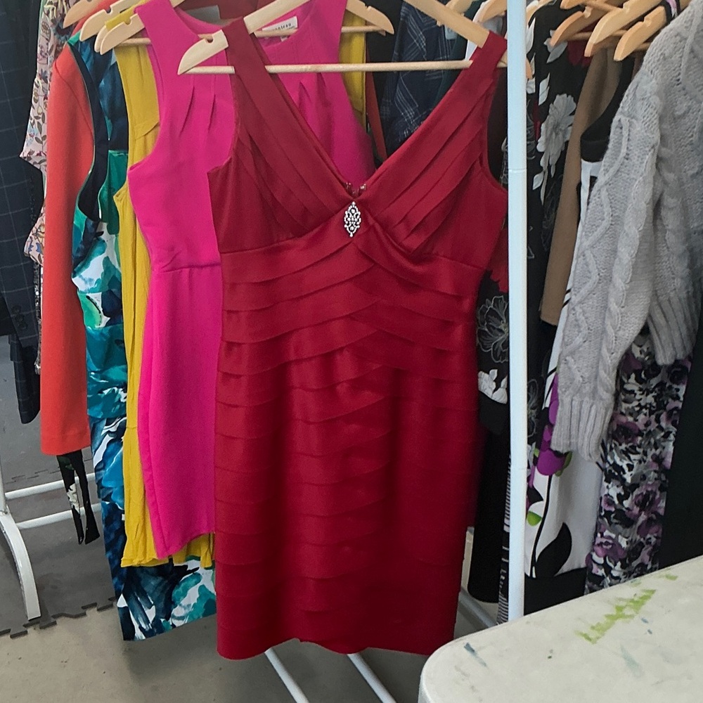 Chic Red Sleeveless Mini Dress